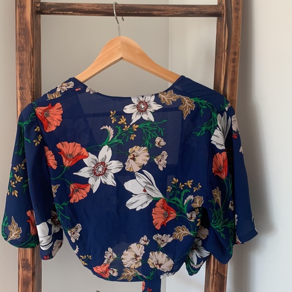Lush Floral Knot Blouse - Picture 5 of 5